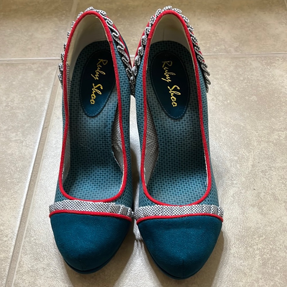 Sz 7 Ruby Shoo- Teal with pink outlines & white ruffles with black polka dots.